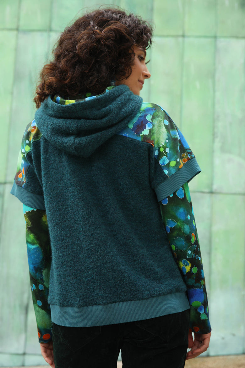 vêtement artist la marque pull-manches-courtes-au-pays-des-merveilles