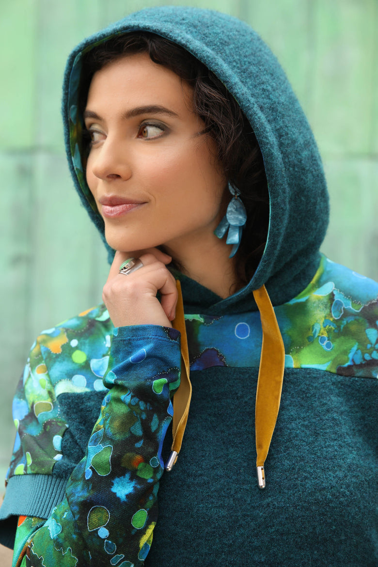 vêtement artist la marque pull-manches-courtes-au-pays-des-merveilles