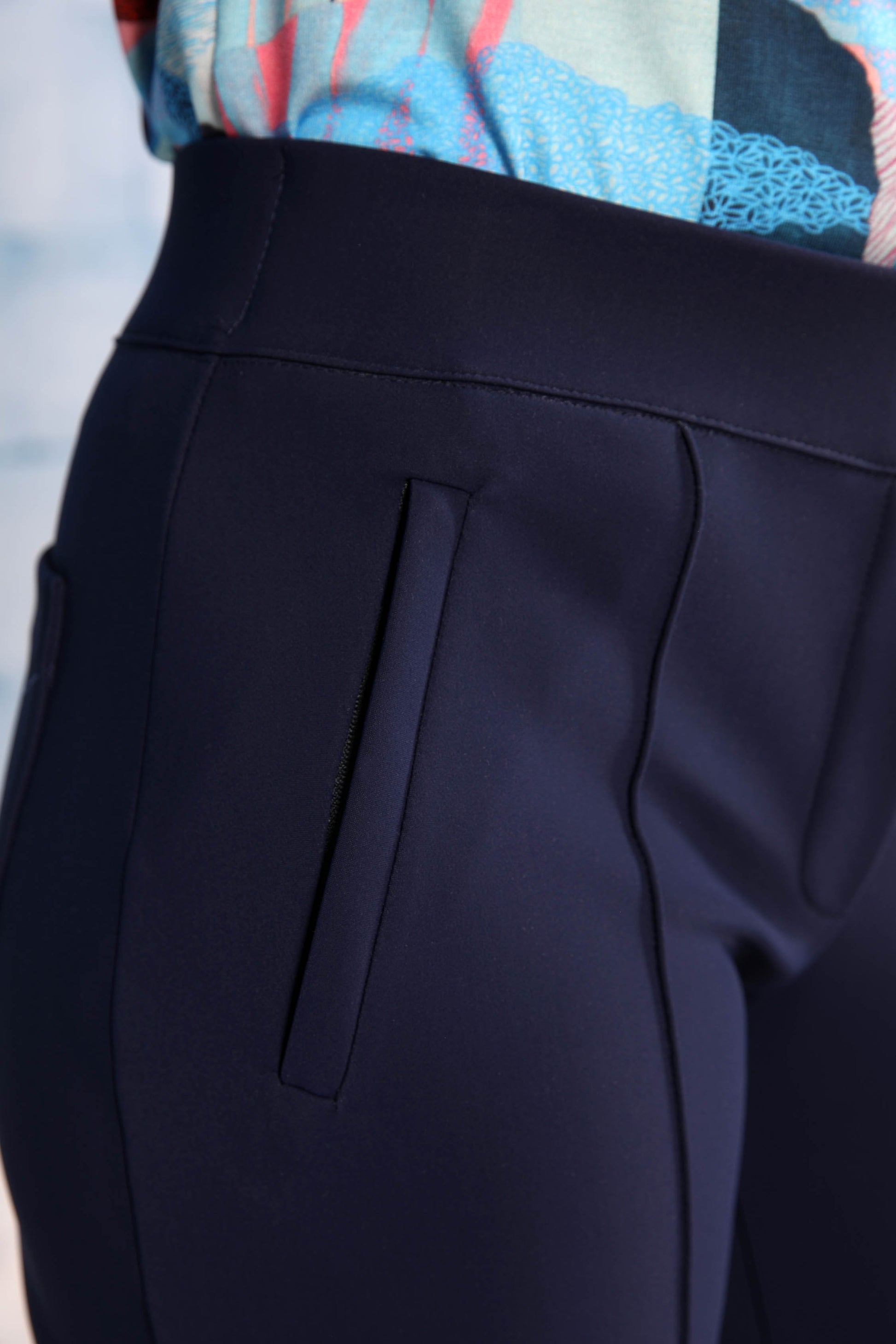 LE PANTALON FUSEAU | UN MONDE RECOMPOSÉ