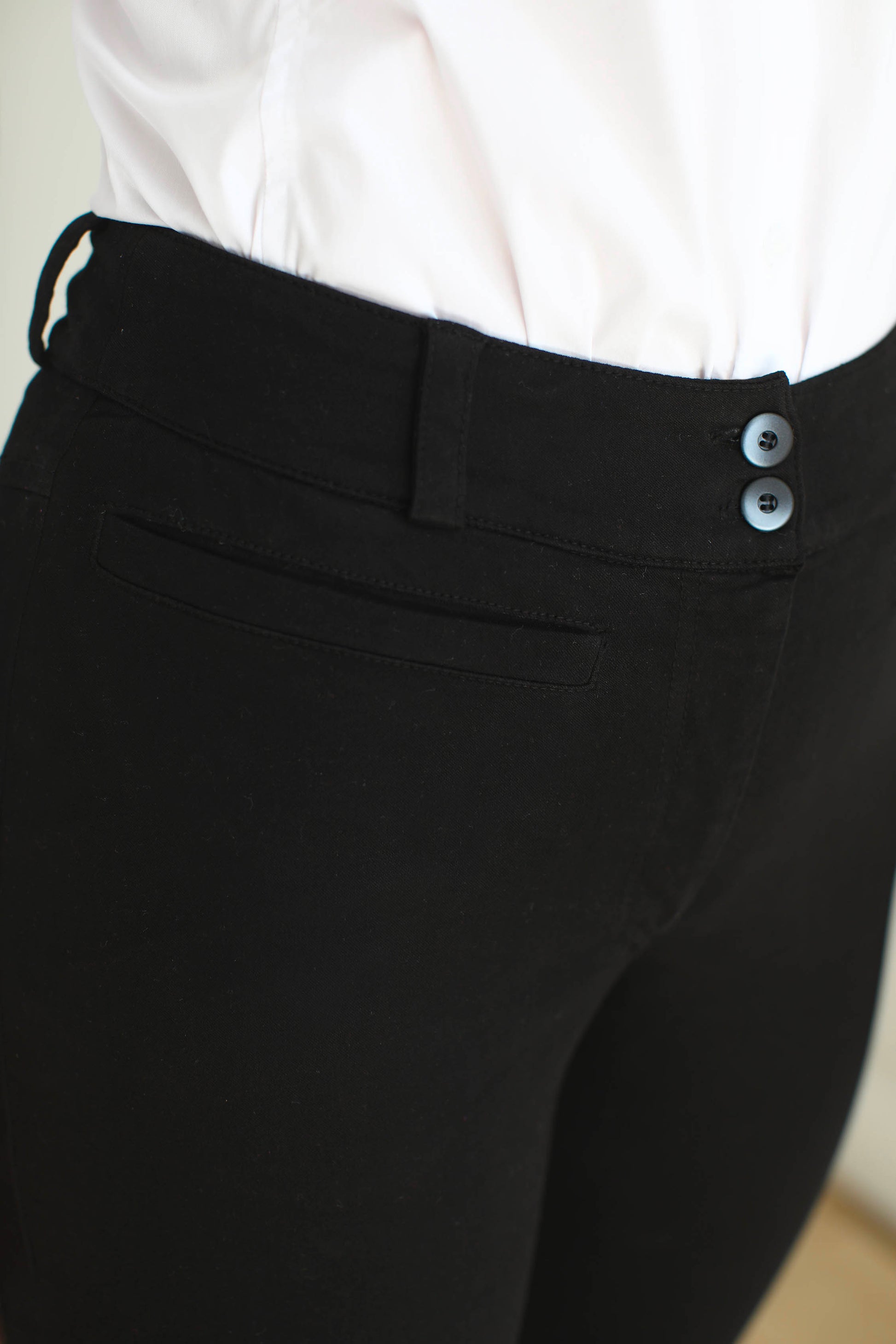 LE PANTALON SUÉDÉ NOIR | LUMINESCENCE