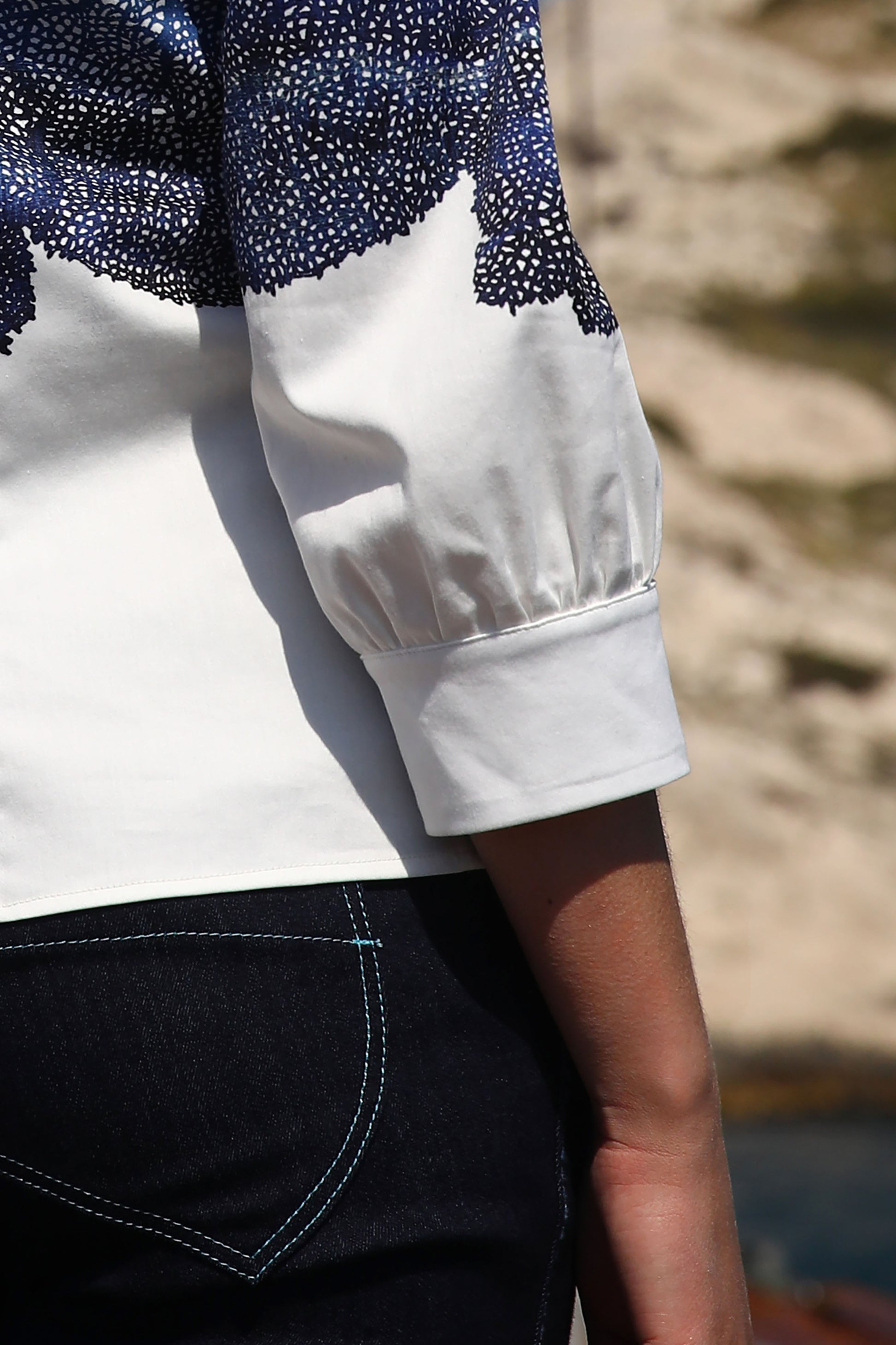 LA BLOUSE | UNE TOILE DE NÎMES