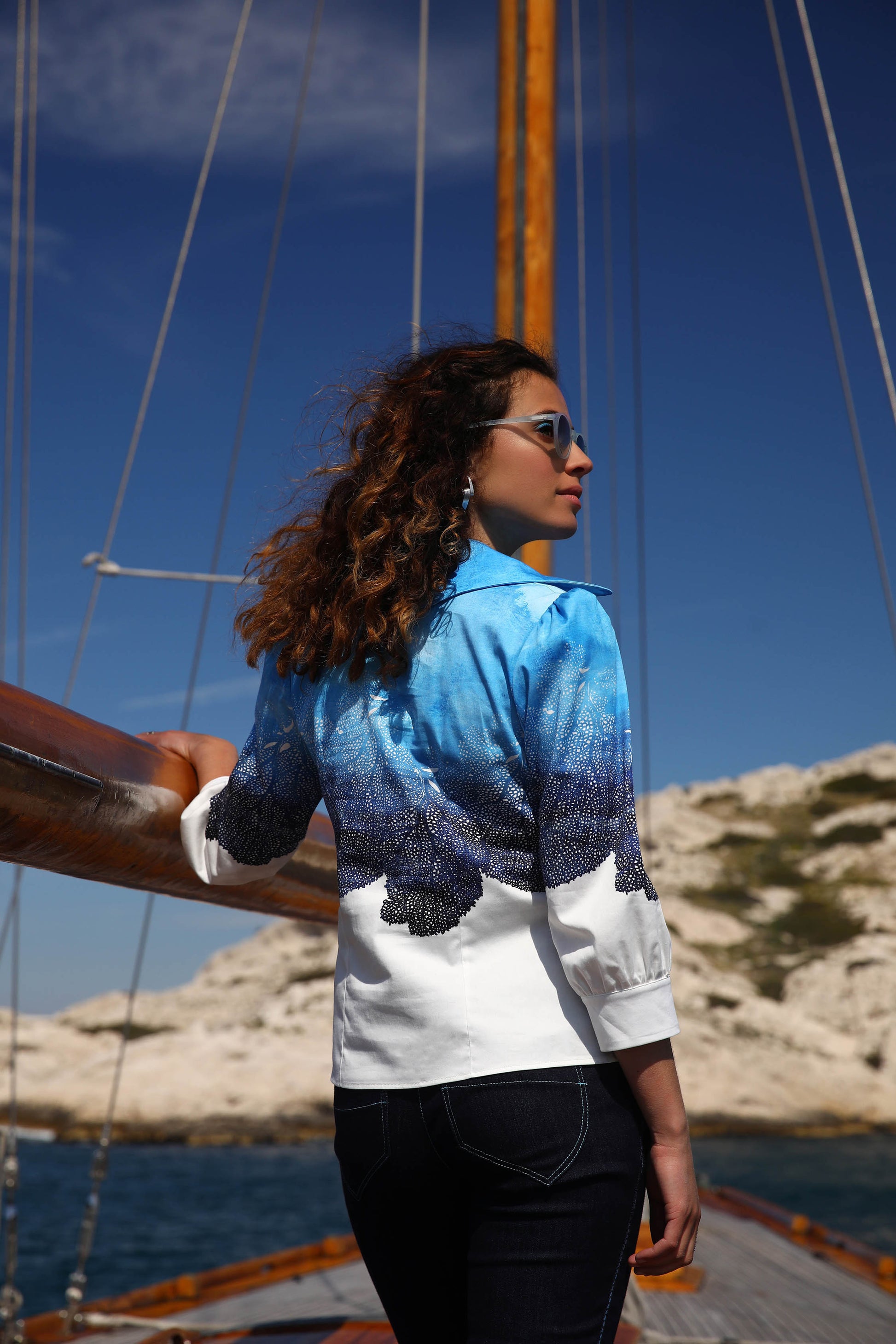 LA BLOUSE | UNE TOILE DE NÎMES