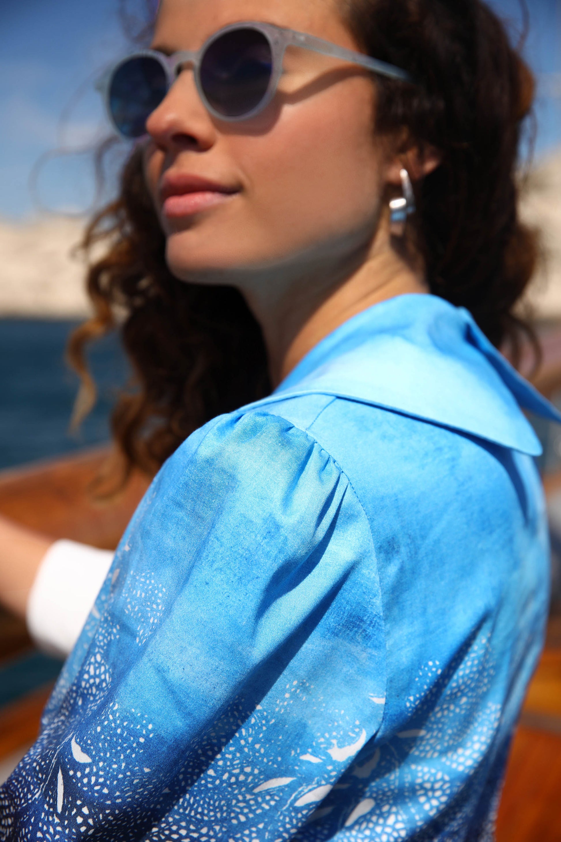LA BLOUSE | UNE TOILE DE NÎMES