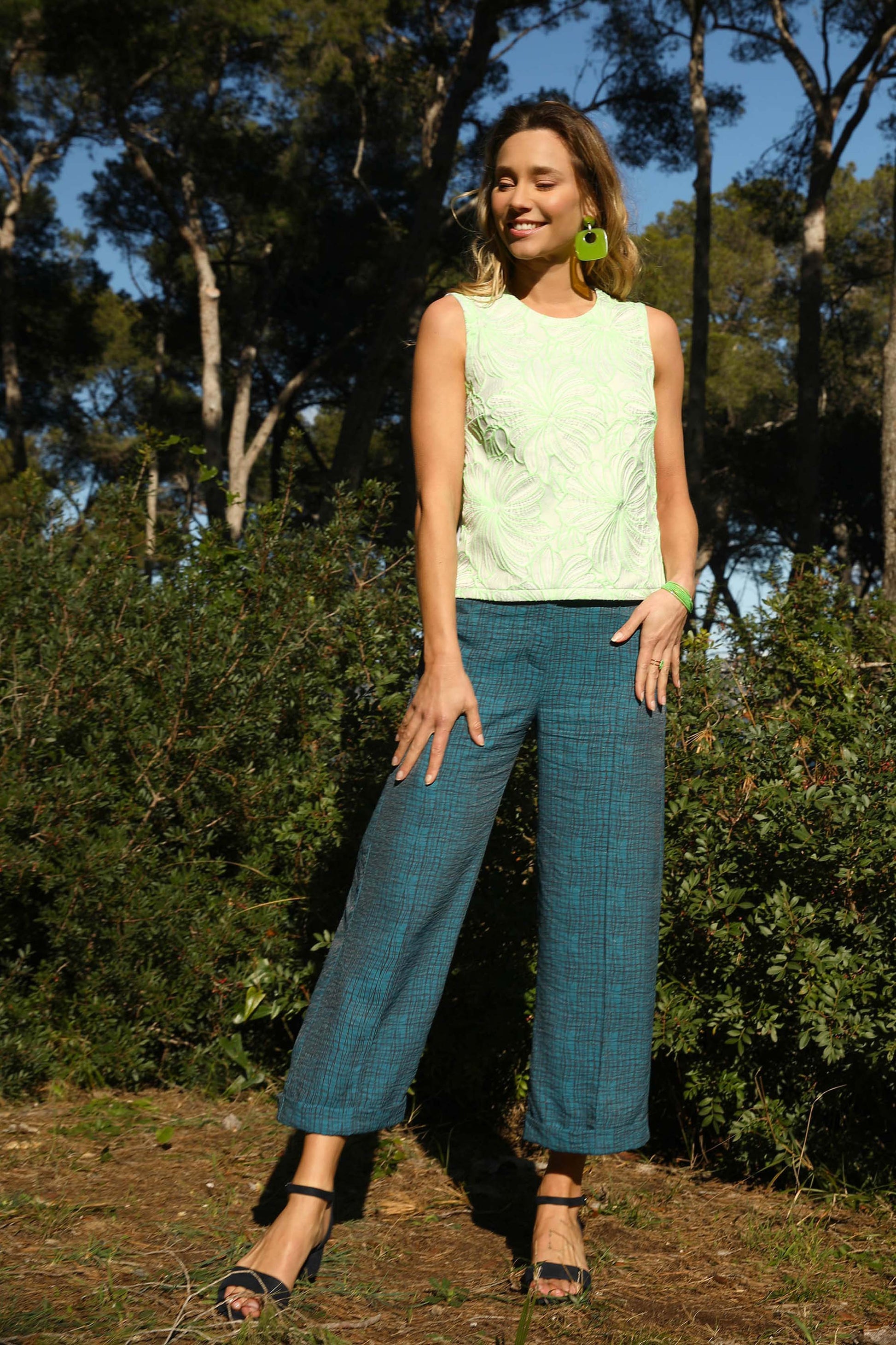 THE SLEEVELESS TOP | A SUMMER UNDER THE PINES