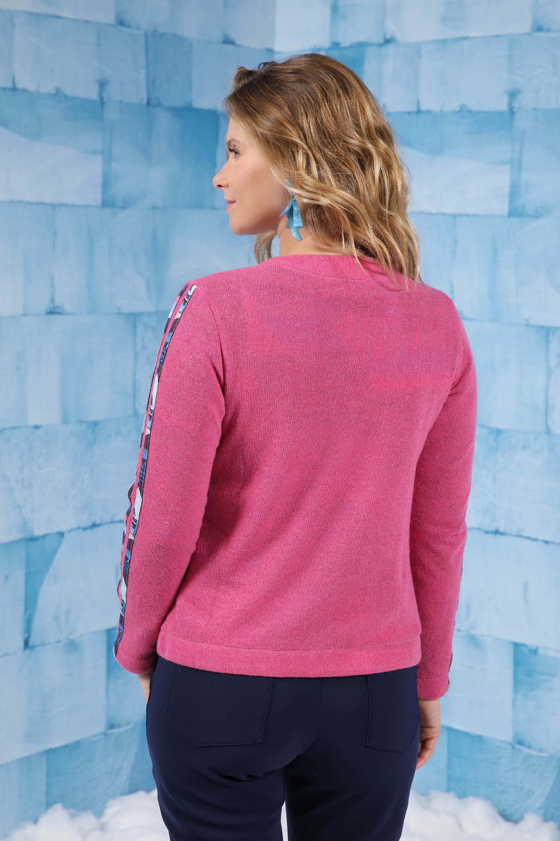 LE CARDIGAN UNI | UN MONDE RECOMPOSÉ