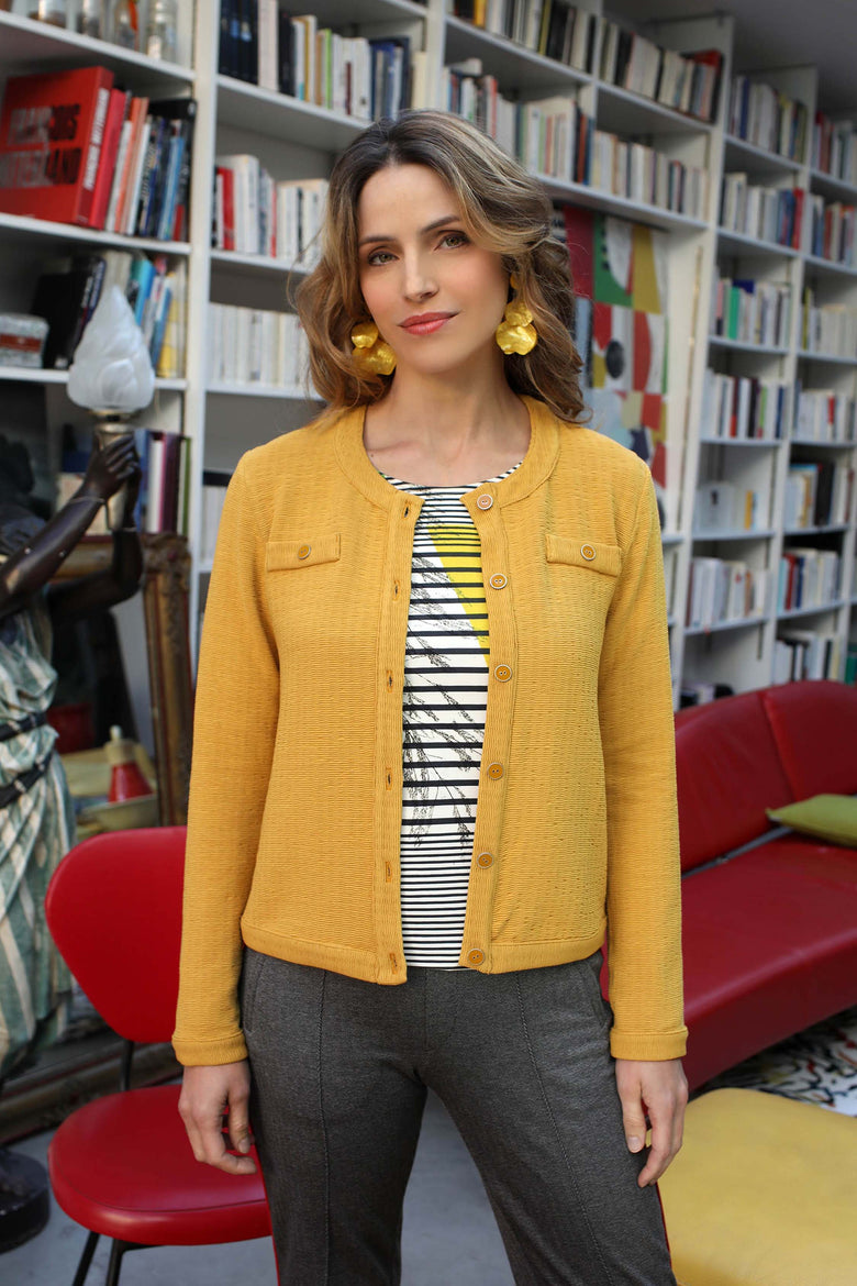 vêtement artist la marque cardigan-ocre-tous-ensemble