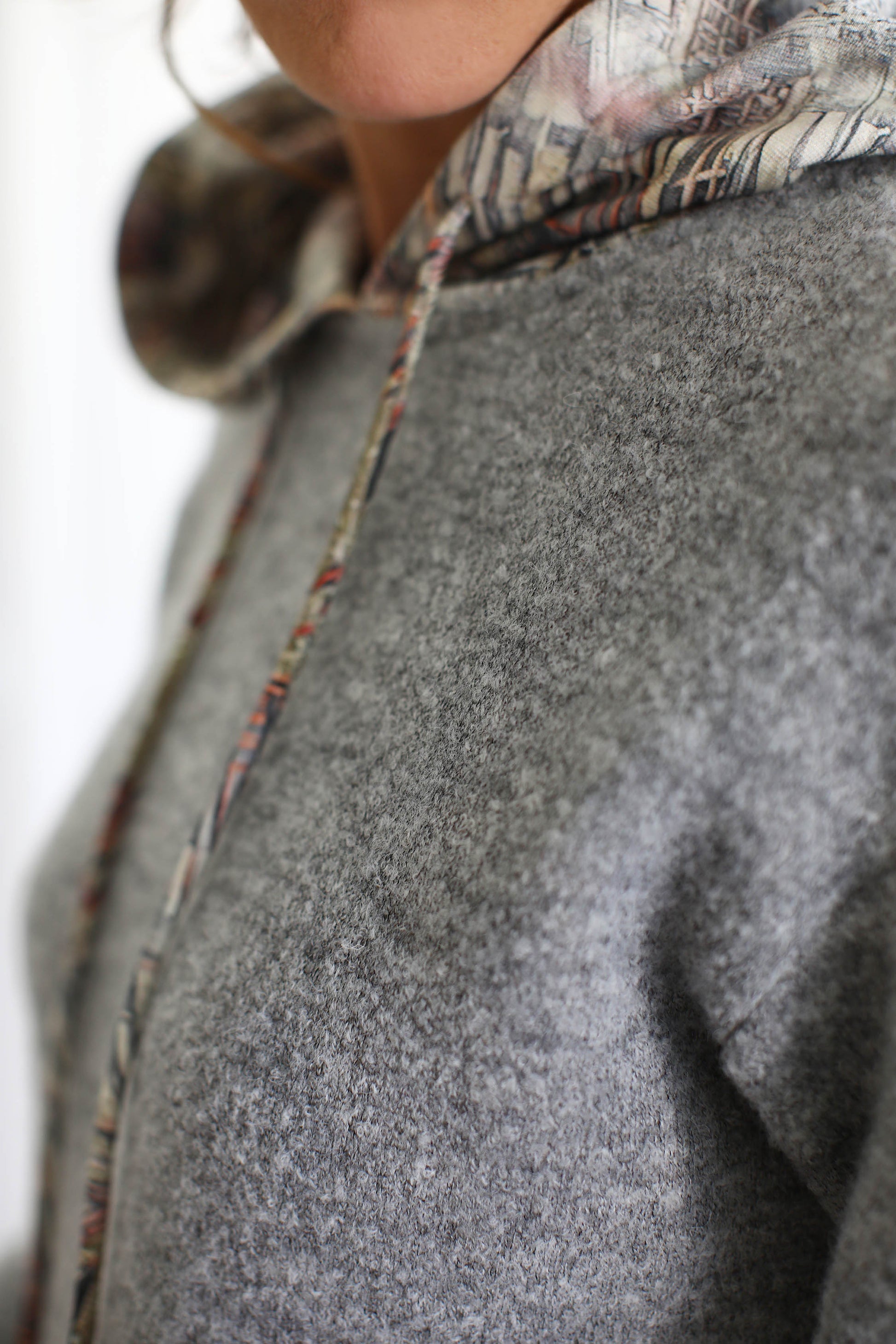 LE PULL À CAPUCHE | LUMINESCENCE