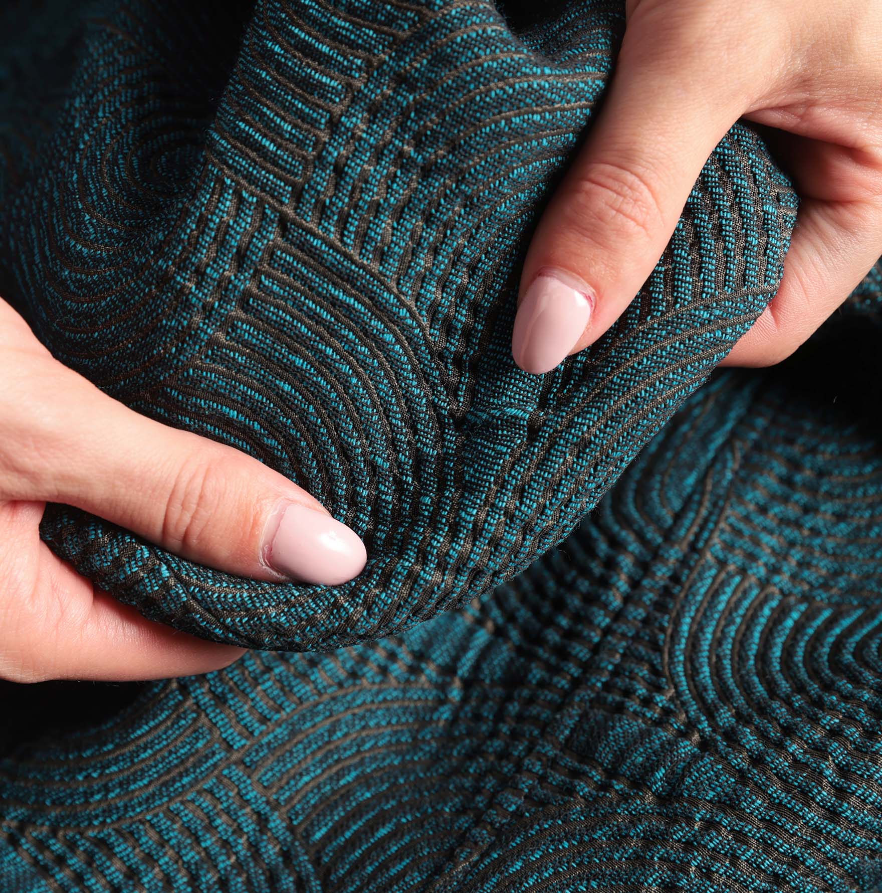 LA ROBE EN JACQUARD | SUR LA ROUTE DE MOUSTIERS