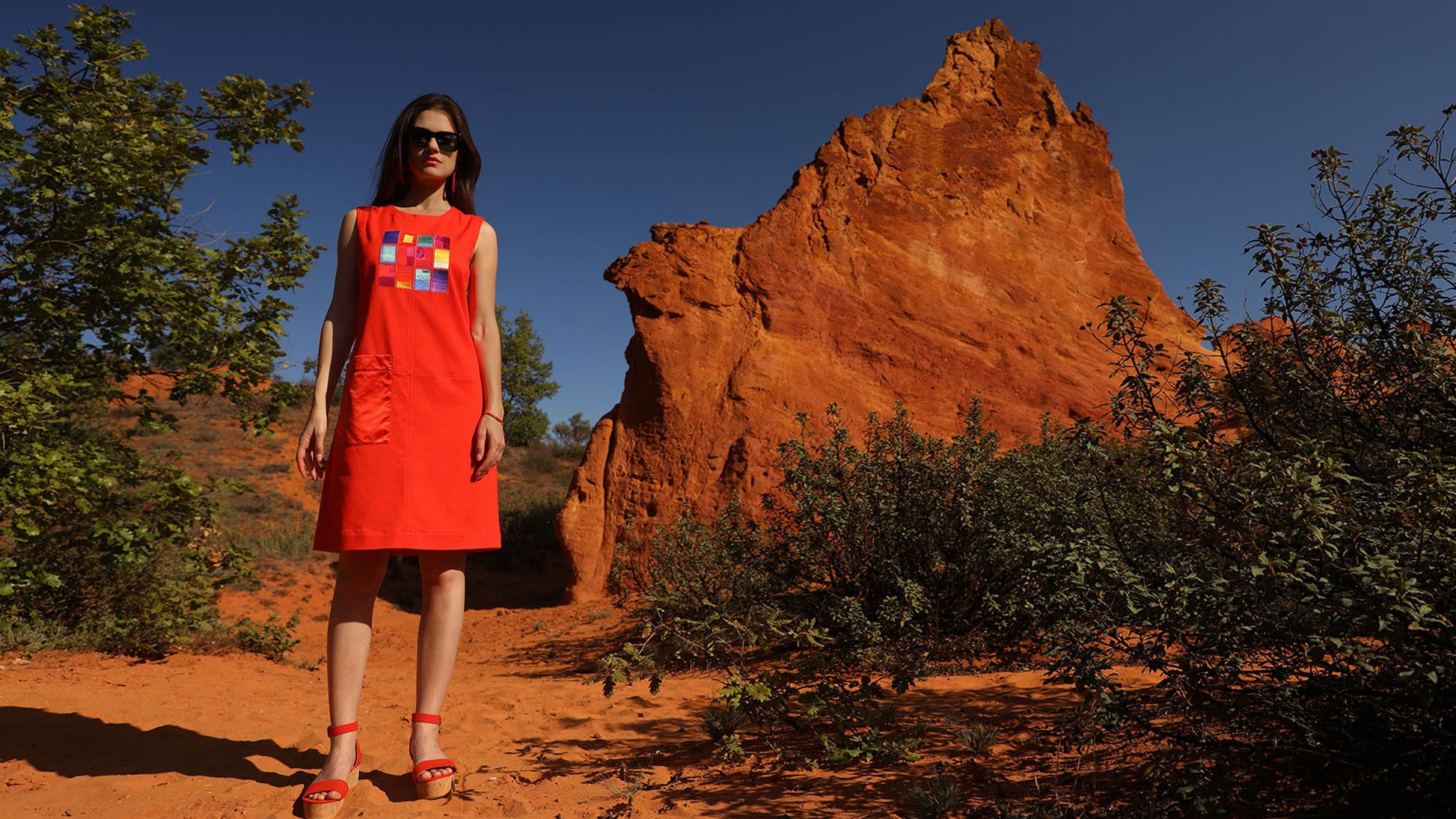 THE DRESS | A THOUSAND AND ONE COLORS