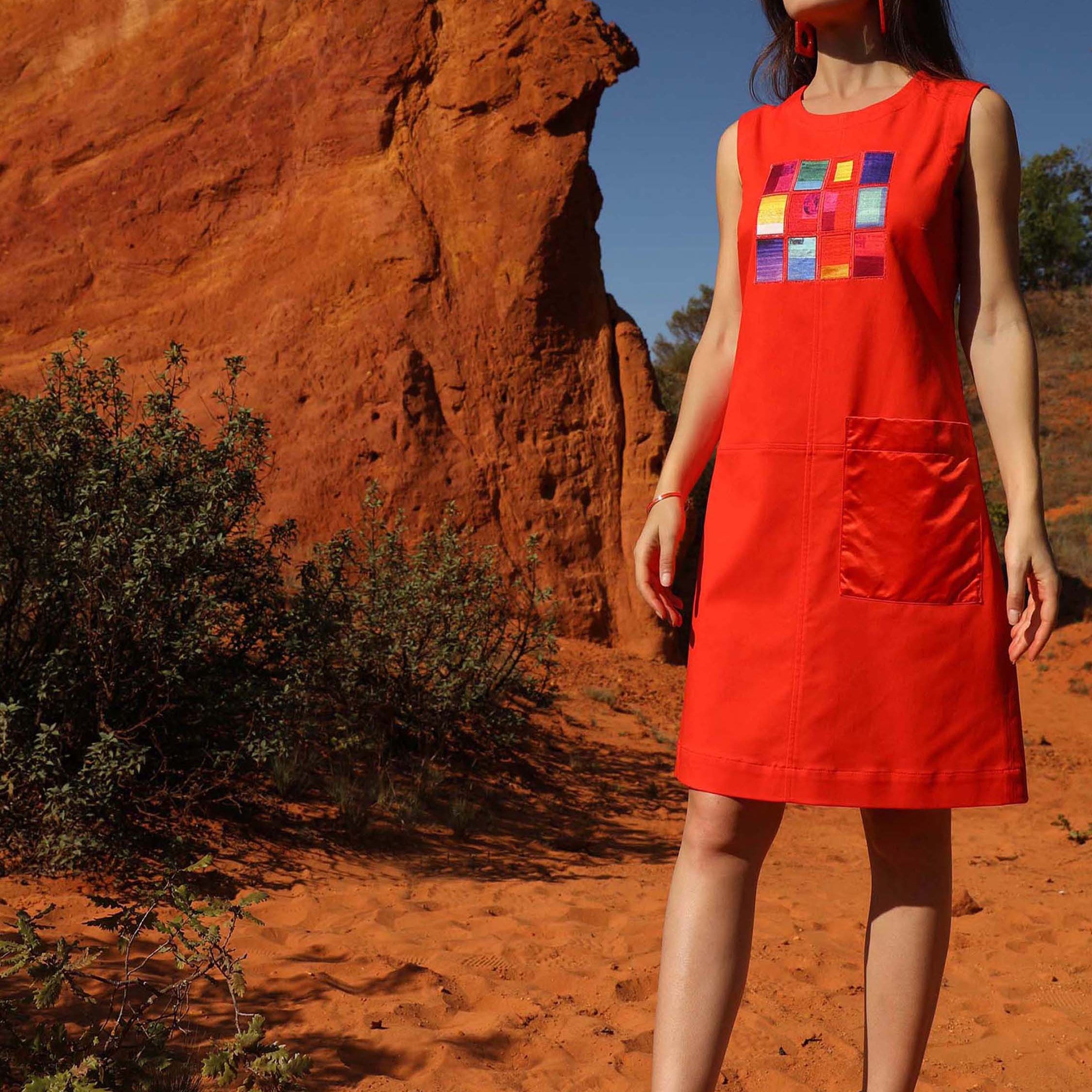THE DRESS | A THOUSAND AND ONE COLORS
