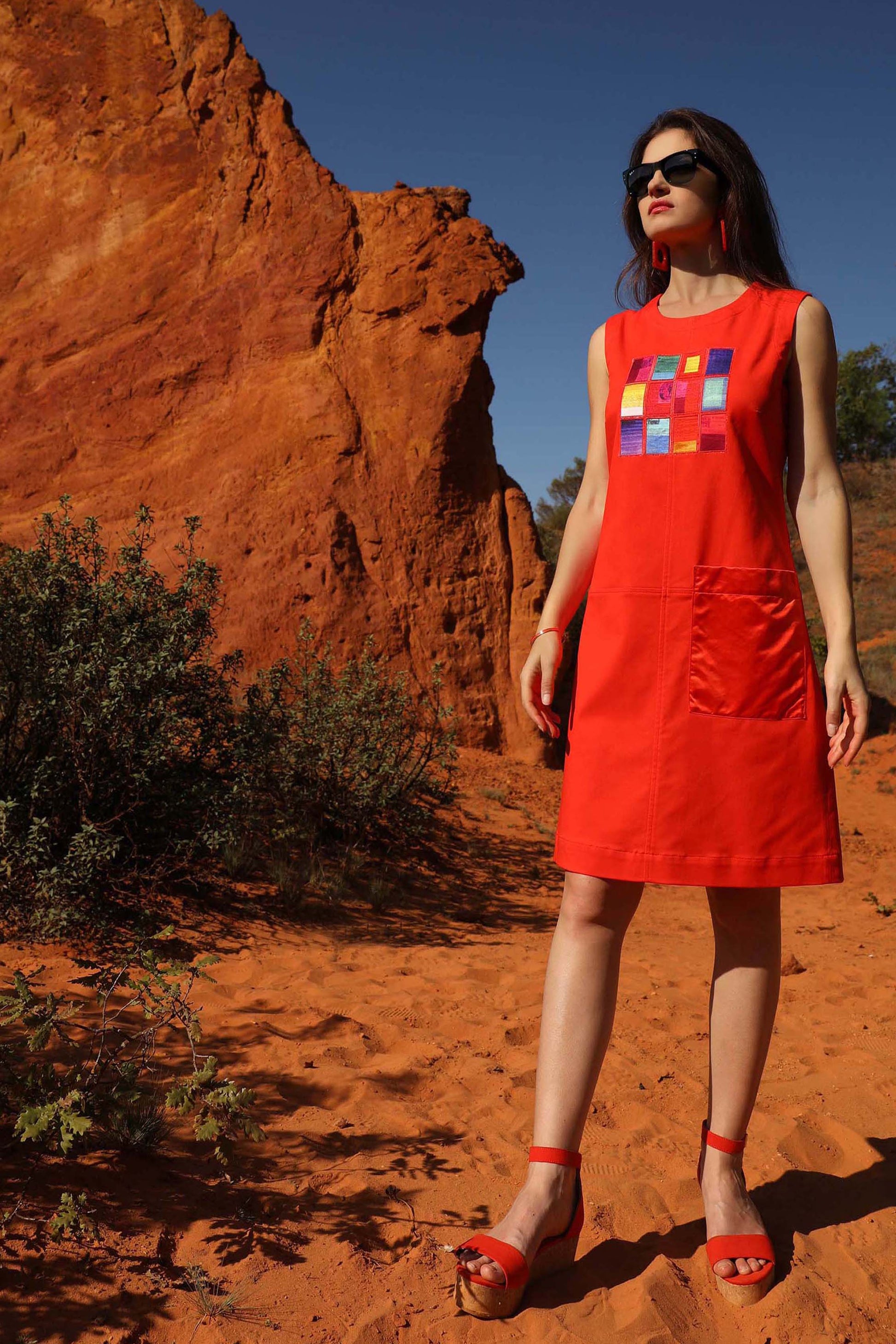 THE DRESS | A THOUSAND AND ONE COLORS