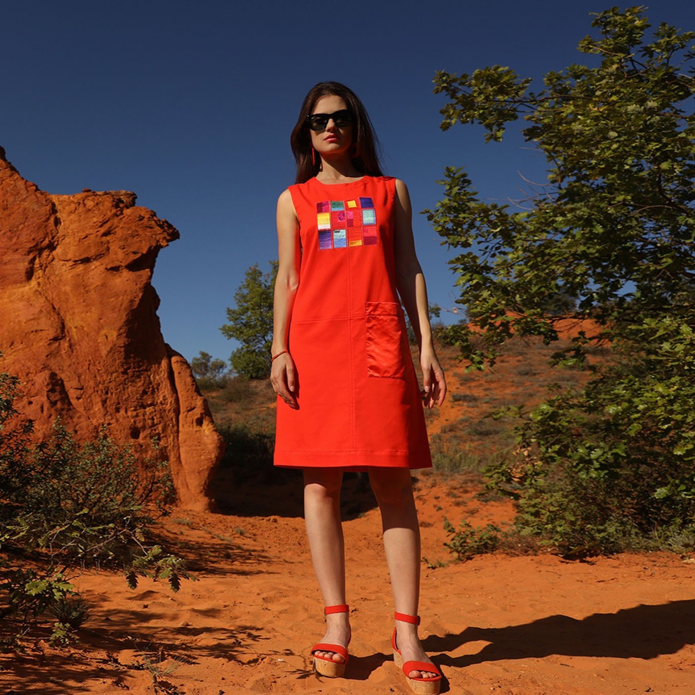 THE DRESS | A THOUSAND AND ONE COLORS
