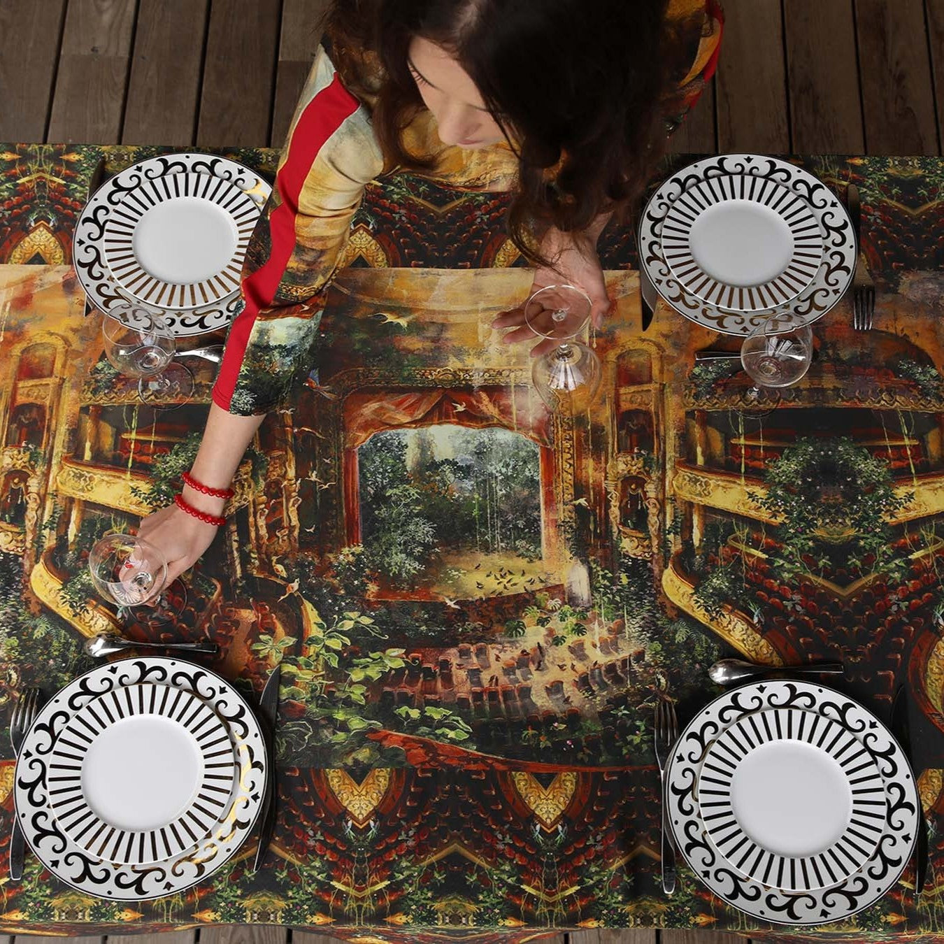 THE TABLECLOTH | BETWEEN US