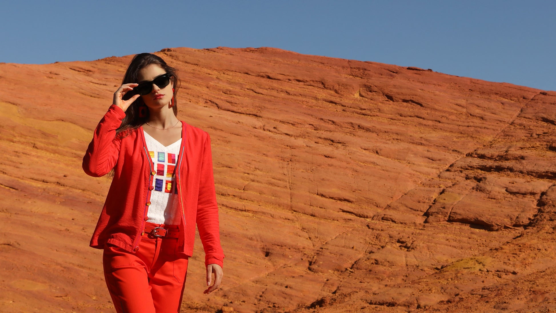 LE CARDIGAN UNI BRODÉ | MILLE ET UNE COULEURS