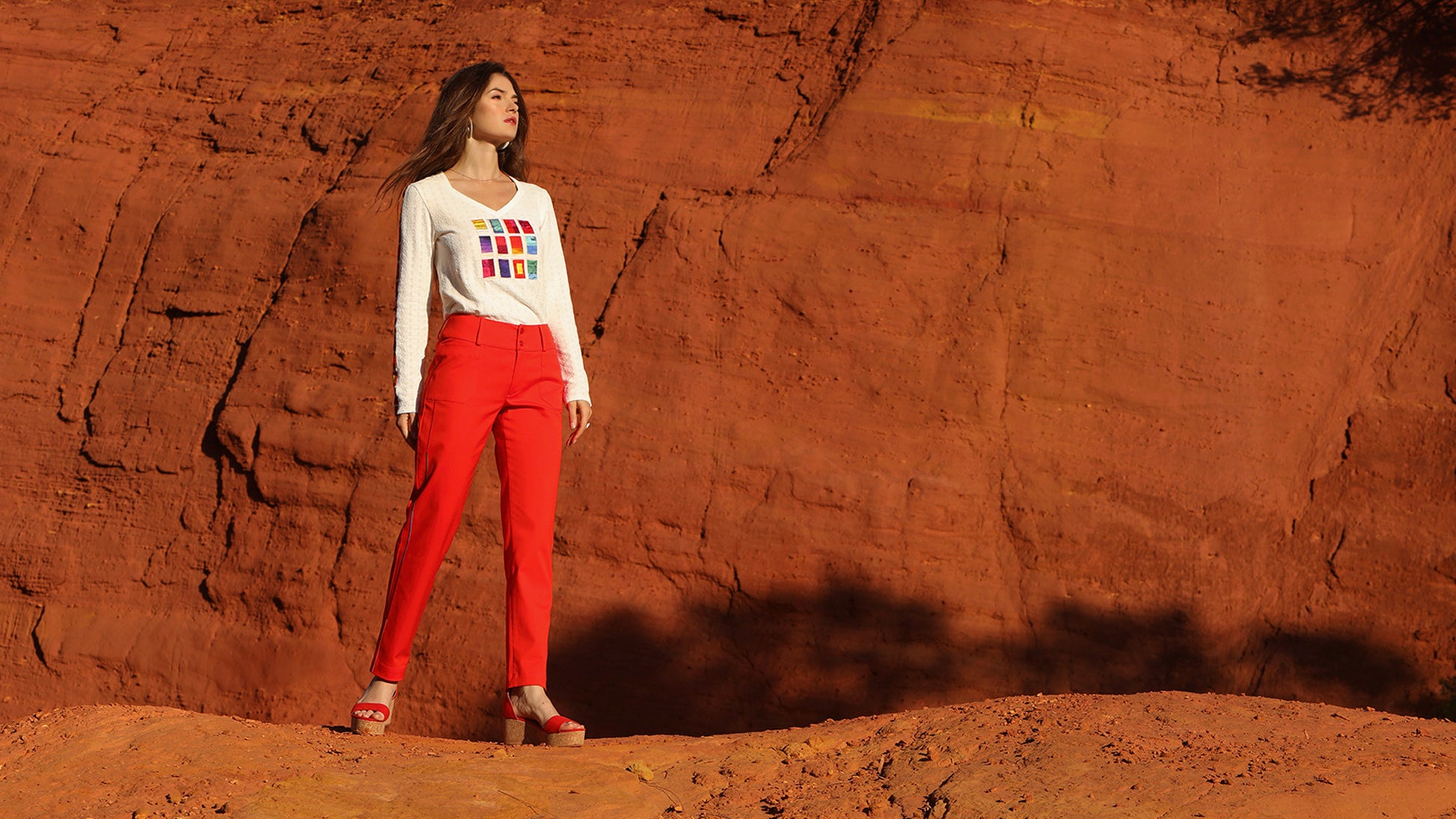 LE PANTALON UNI BRODÉ | MILLE ET UNE COULEURS