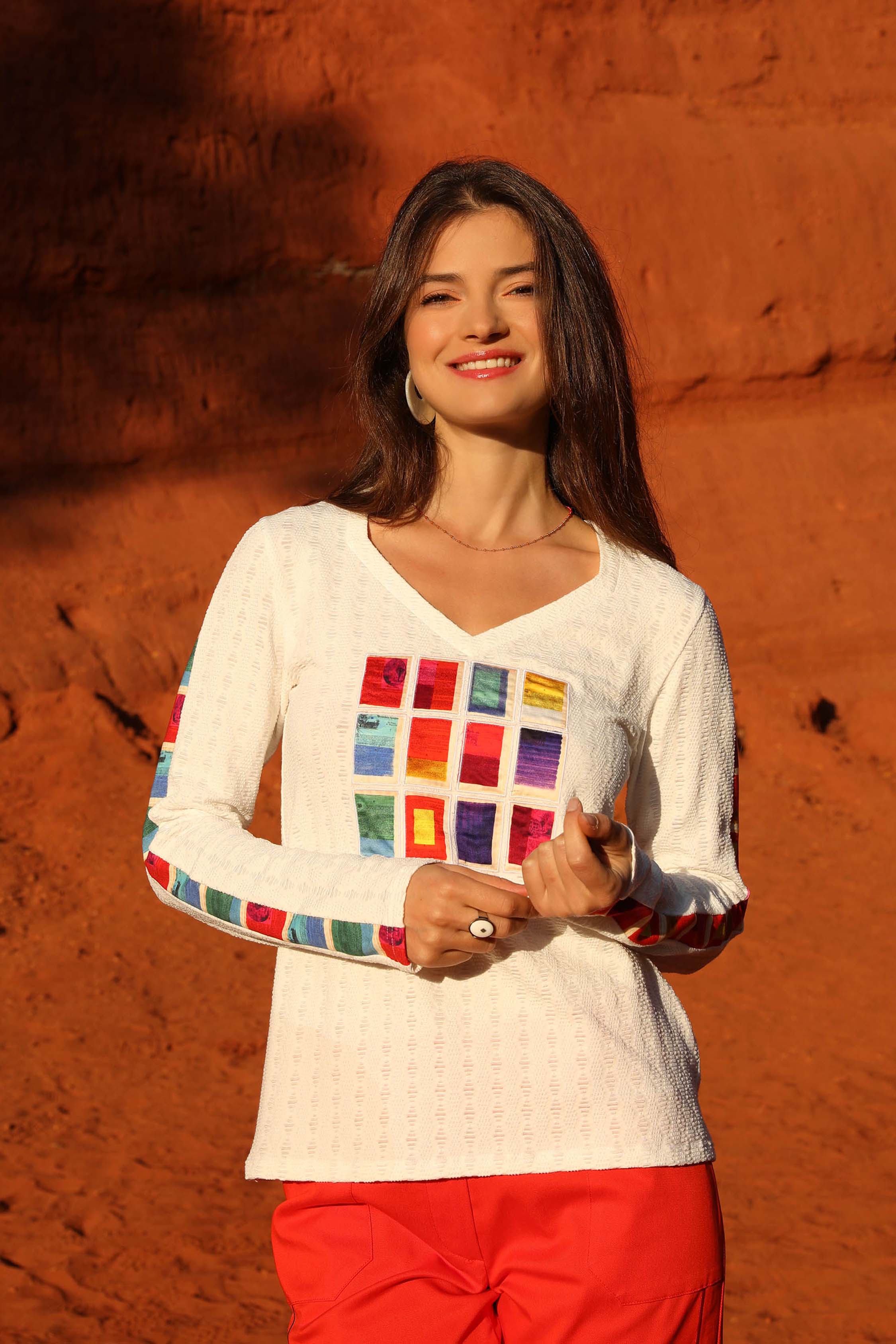 EMBROIDERED TOP | A THOUSAND AND ONE COLORS