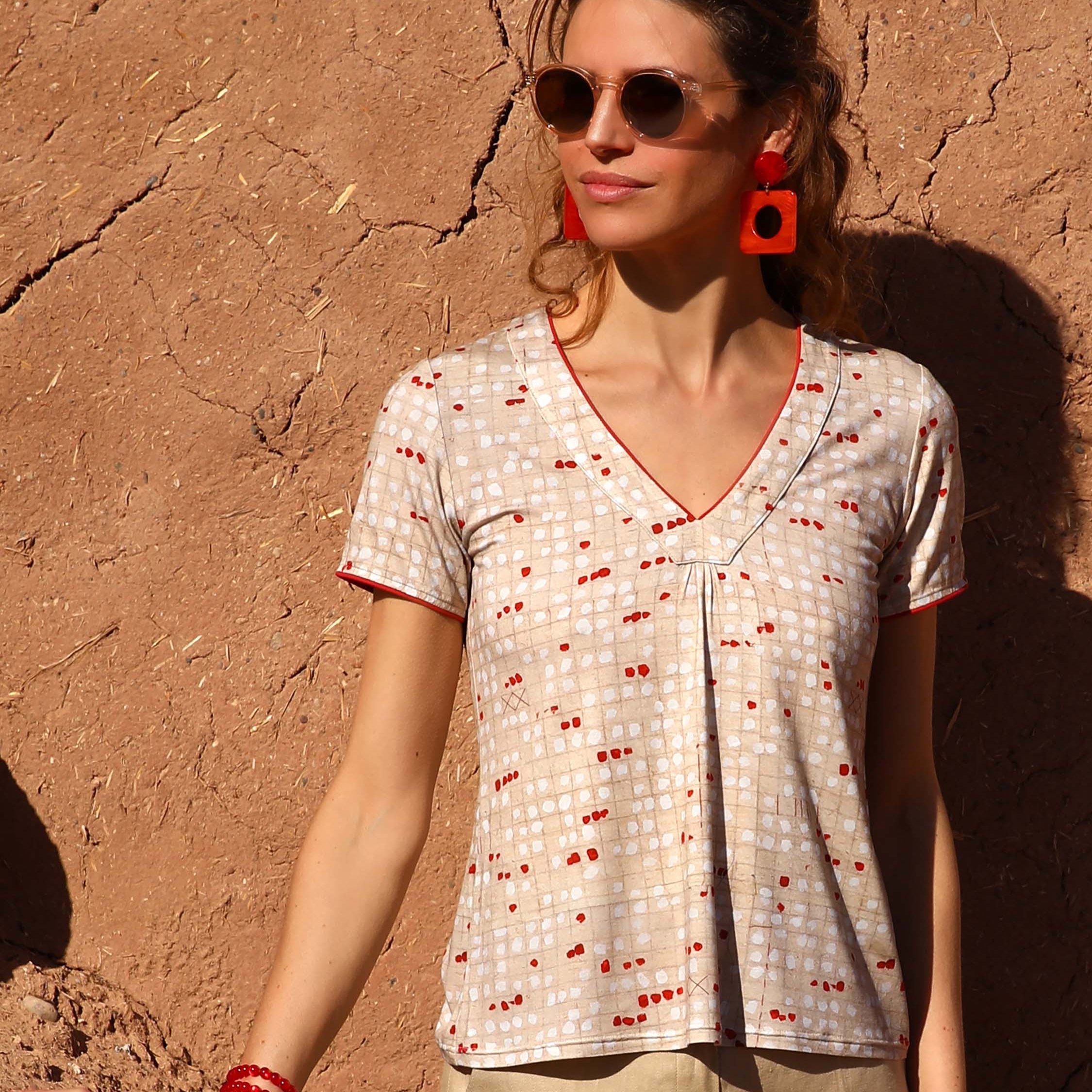 THE TOP WITH A V-NECK | ALONG THE FLAX THREAD