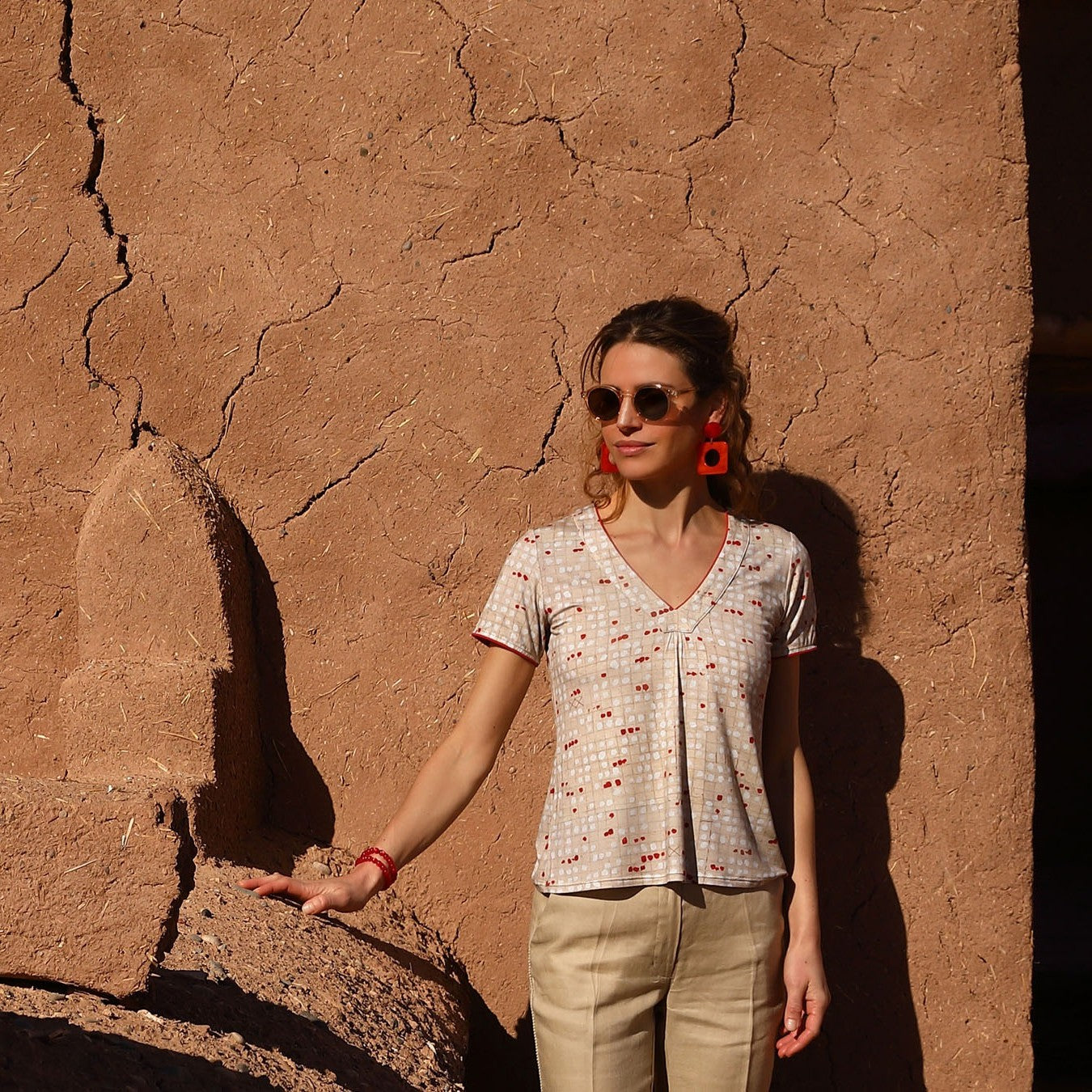 THE TOP WITH A V-NECK | ALONG THE FLAX THREAD