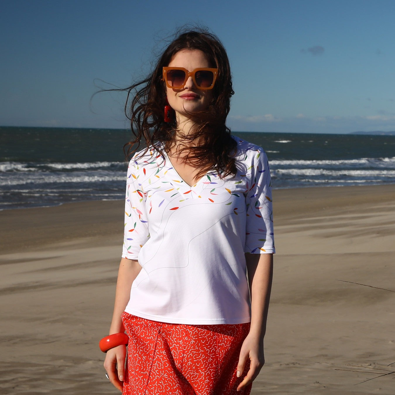 THE TOP WITH A V-NECK | FULL SUN