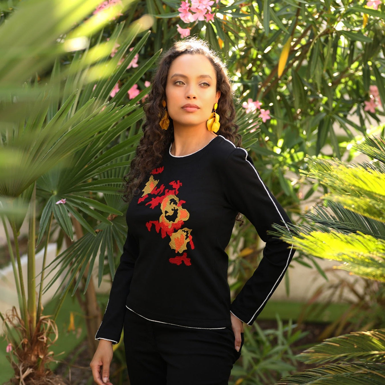 LE TOP BRODÉ | A FLEUR DE PEAU