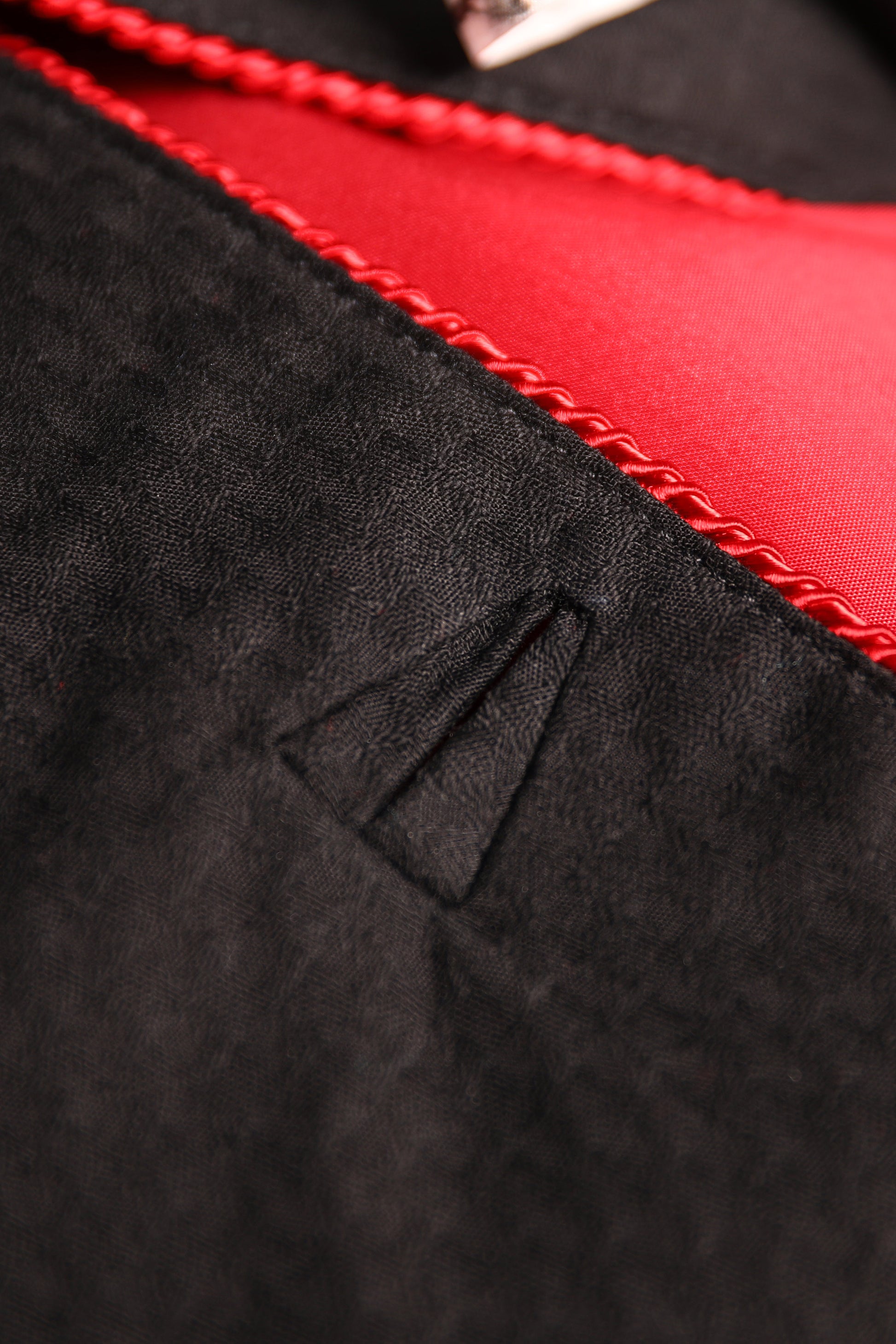 LE MANTEAU | A L'ORIGINE