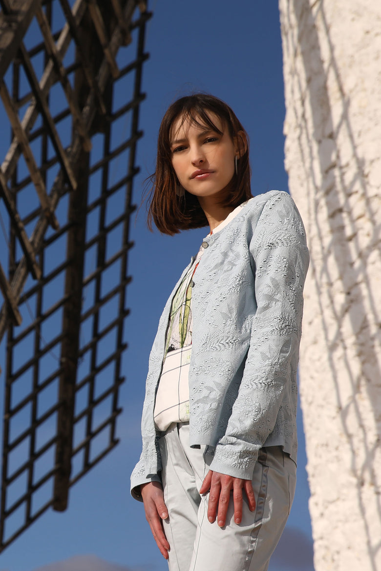 vêtement artist la marque cardigan-uni-eclosion