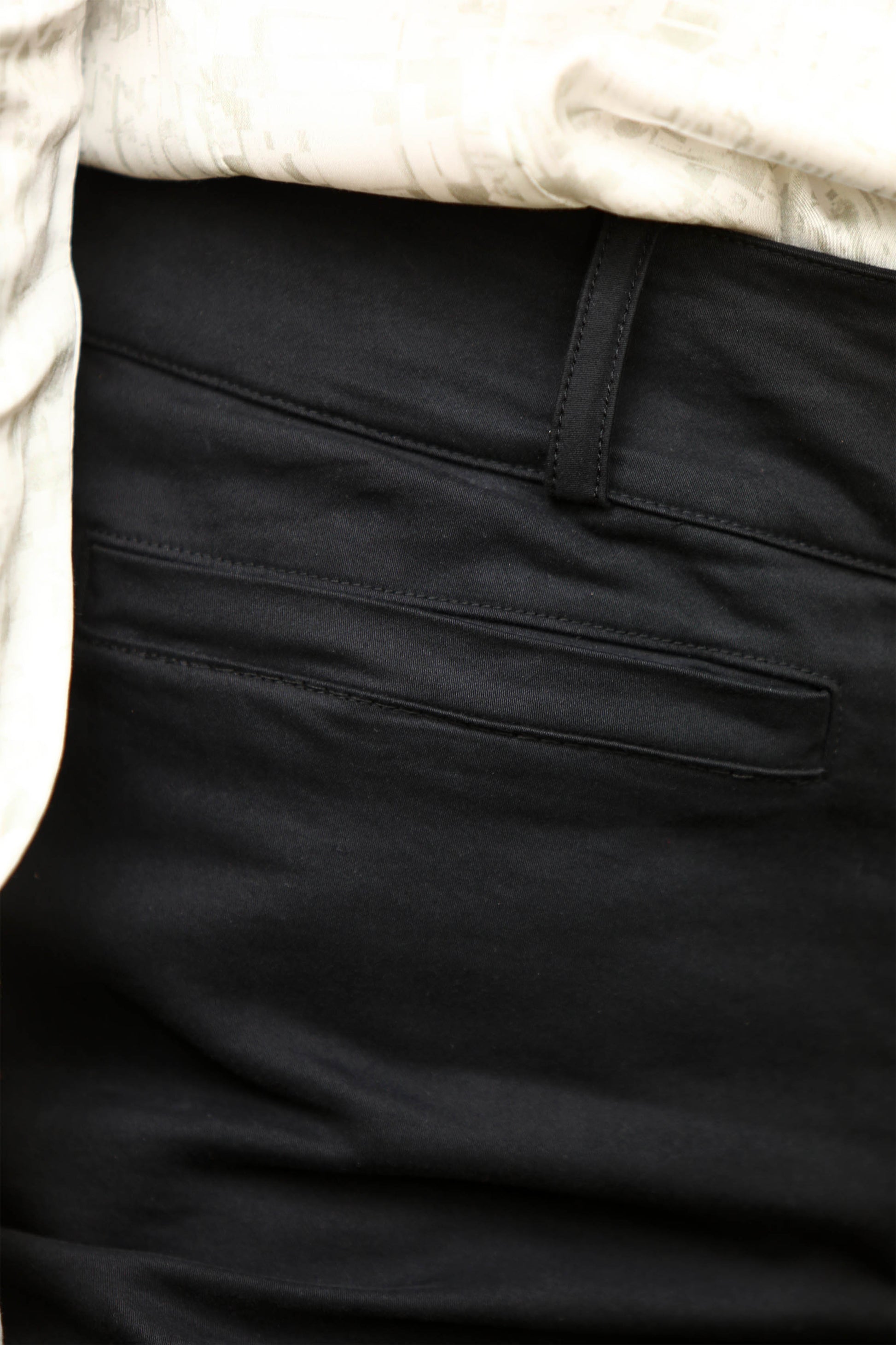 LE PANTALON NOIR | LE NOUVEAU MONDE
