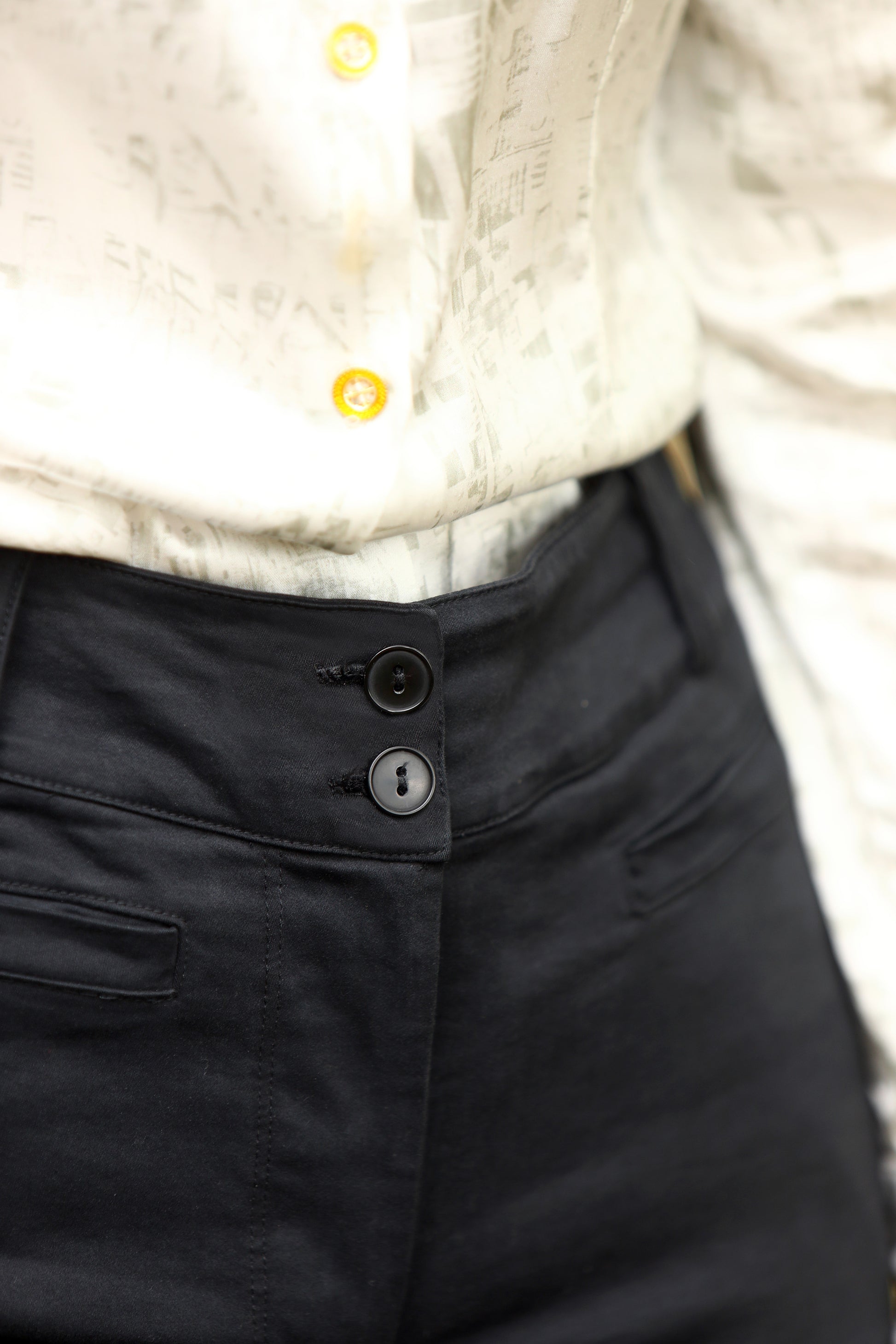 LE PANTALON NOIR | LE NOUVEAU MONDE