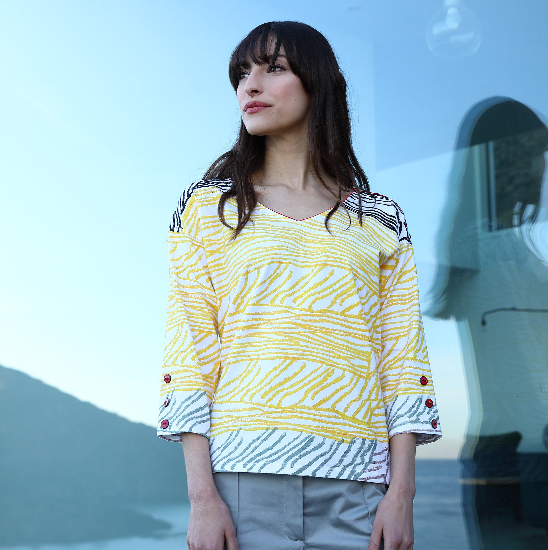 TOP WITH 3/4 SLEEVES | BETWEEN THE LINES